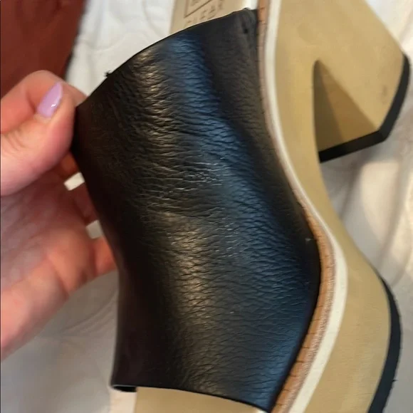 Dolce Vita Black Leather Platform Sandals - Picture 2 of 10